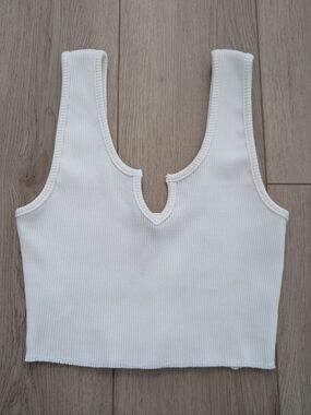 Cotton Candy White Ribbed V-Notch Crop Top